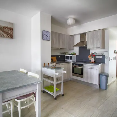 Les Rivages Apartment *